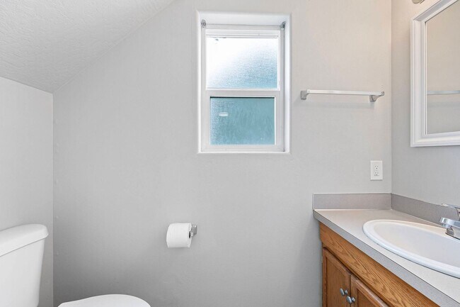 Building Photo - Fantastic 3-Bedroom, 1.5-Bath Duplex With ...