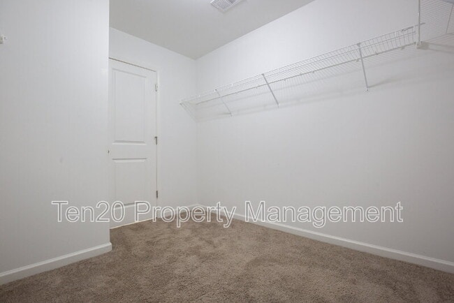 Building Photo - 122 Cedar Wy