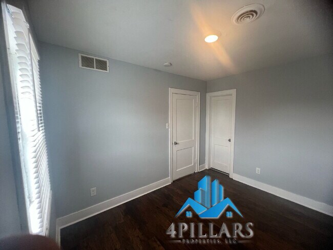 Building Photo - 1120 W 150th St