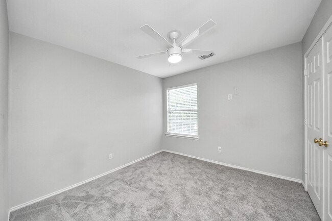 Building Photo - 16810 Valley Palms Dr
