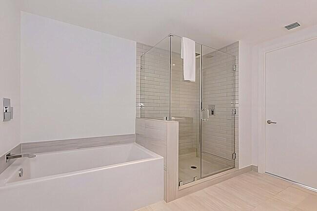 Building Photo - 4010 S Ocean Dr