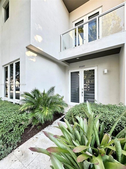 Building Photo - 10560 NW 63rd Terrace