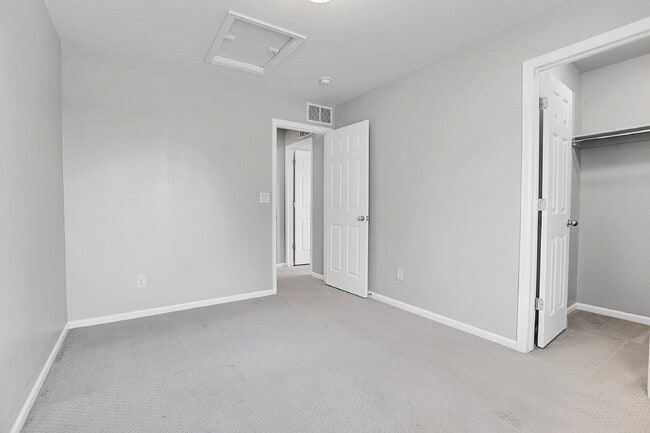 Building Photo - $2,750.00, 3 bed, 2.5 bath located in Denver