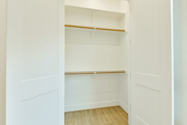 Building Photo - 162 Wallace St