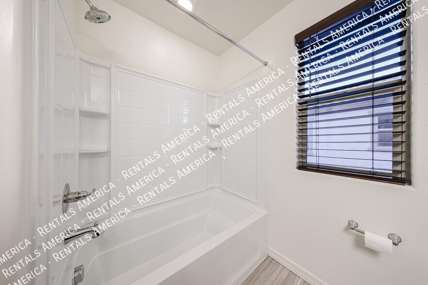 Building Photo - 4215 S 58th Ln