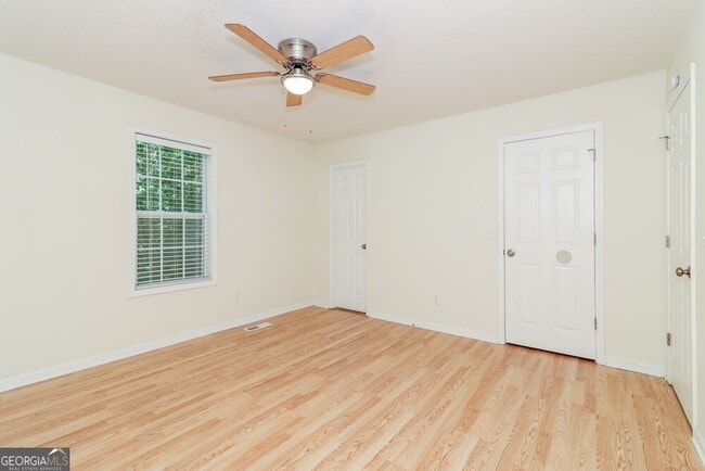 Building Photo - 757 Newport Dr