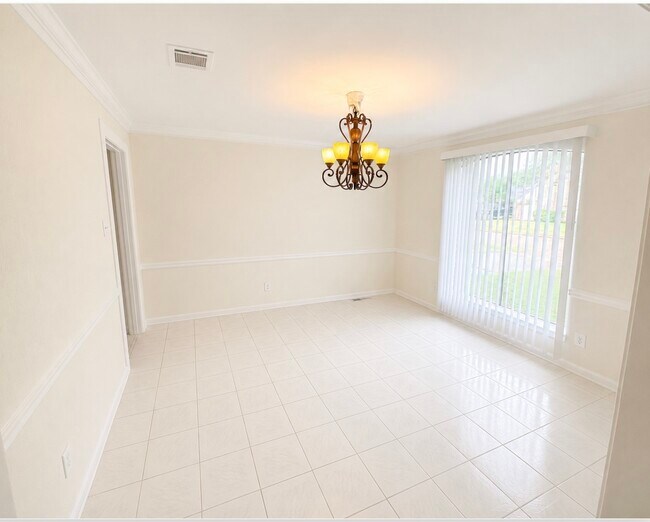Building Photo - 6918 Marisol Dr