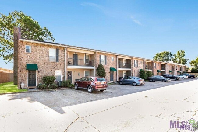 Building Photo - 4625 Parkoaks Dr