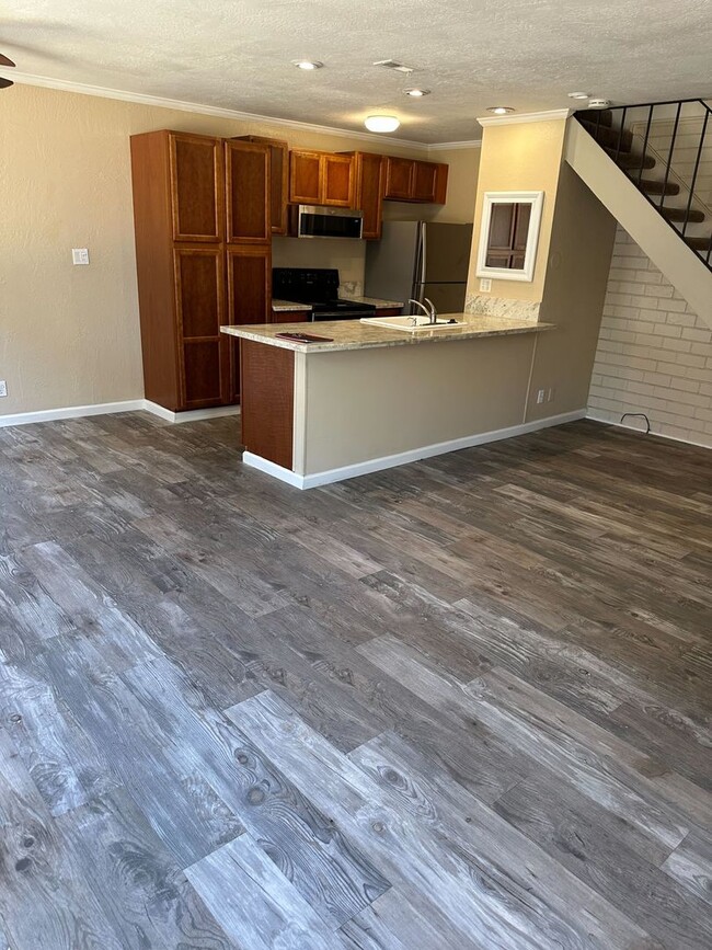 Building Photo - Comfortable 2-Bedroom Unit in North Sacram...