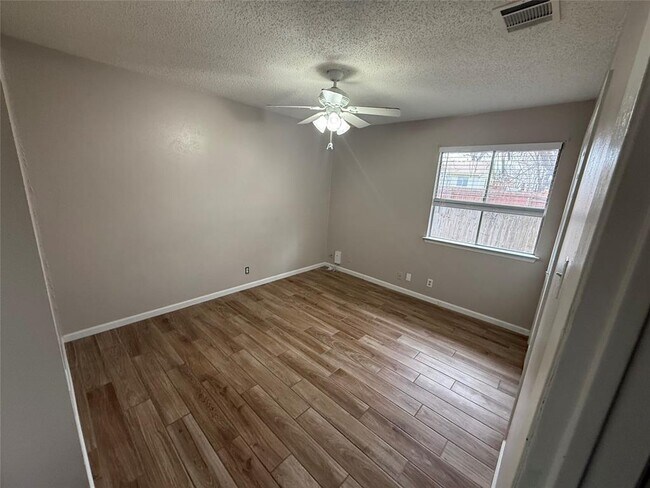 Building Photo - 1802 Nicole Cir