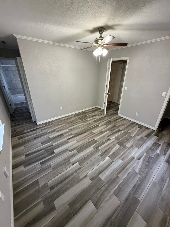 Building Photo - 819 Hardy Springs Cir