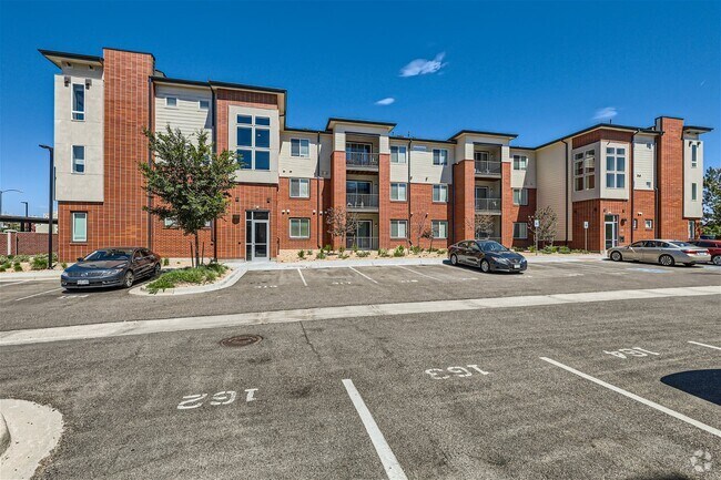 Building Photo - 981 S Sable Blvd