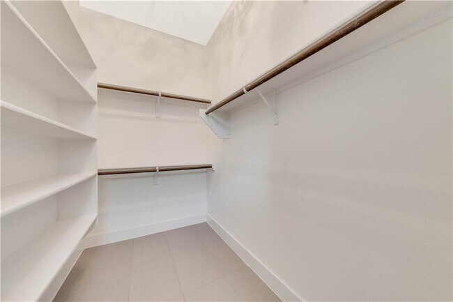 Building Photo - 309 Jeffrey David Ln W