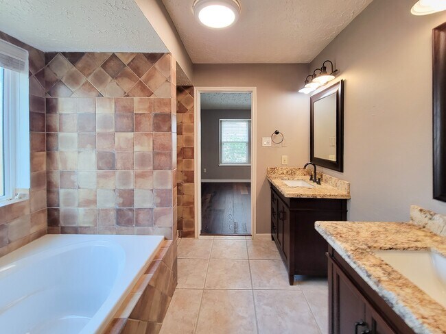 Building Photo - 14407 Sun Harbor Dr