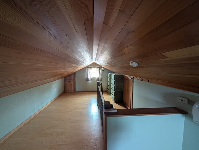 Building Photo - 501 NE Broadway St