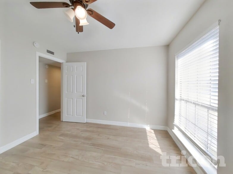 Building Photo - 6127 Larchbrook Dr