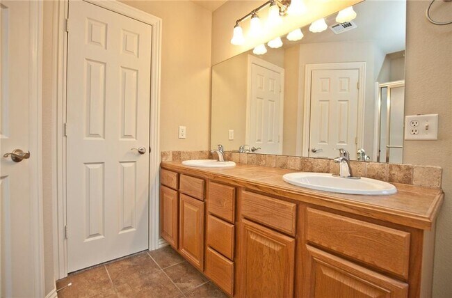 Building Photo - 611 Firewood Dr