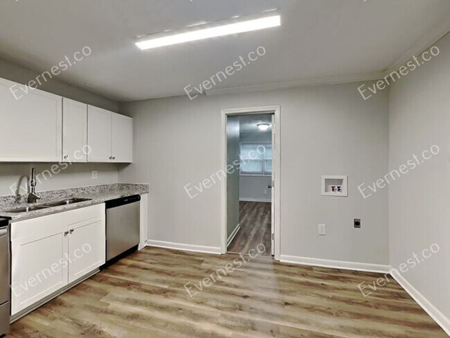 Building Photo - 2168 Rexford Dr