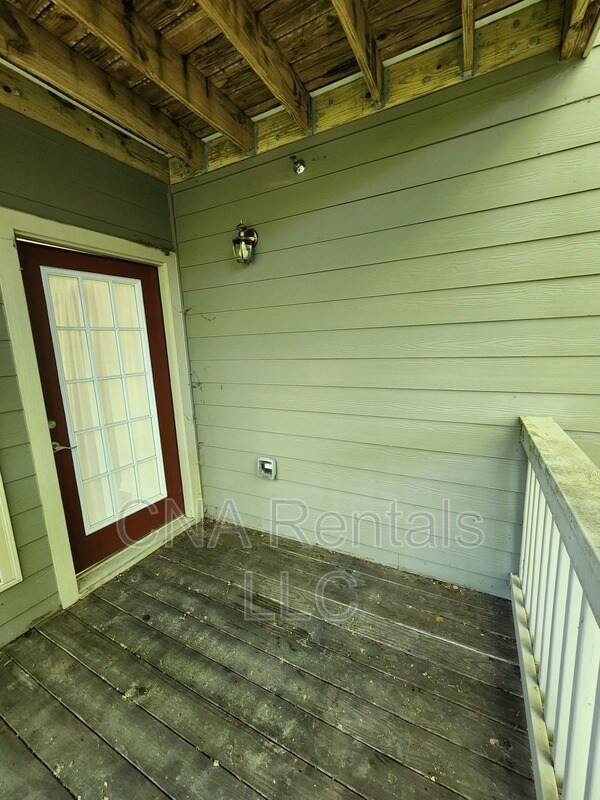 Building Photo - 807 Country Park Dr