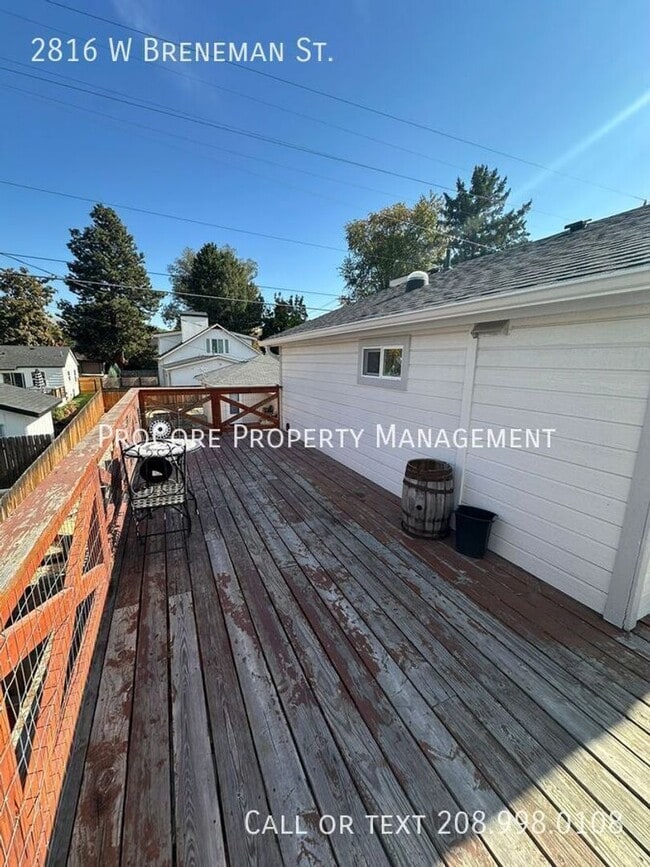 Building Photo - Charming Upper Unit Studio –Above Garage | $1,195.00 | Near Downtown