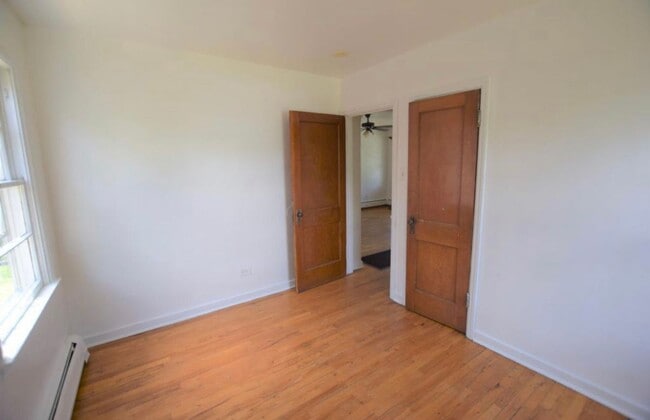 Building Photo - Charming six bedroom home near River North...