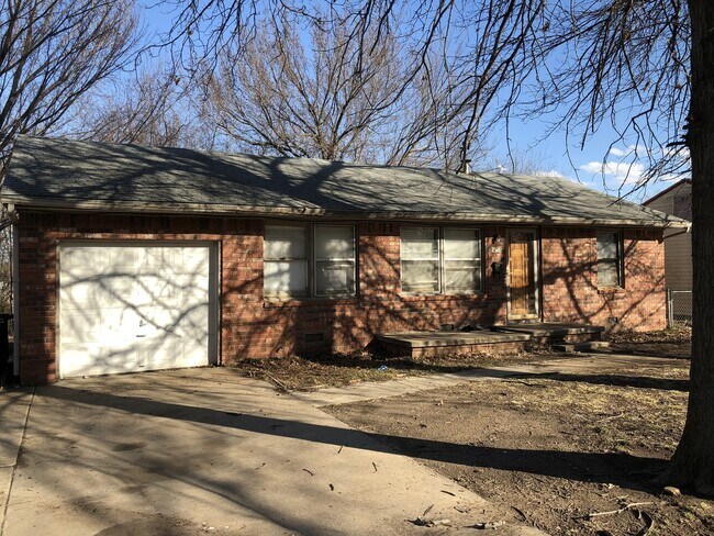 Building Photo - 3137 N Kenosha Ave