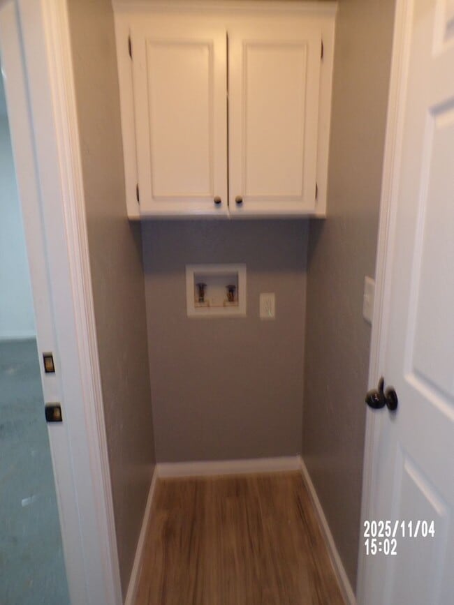 Building Photo - Fresh Paint!!, New Flooring and Granite Counter Tops!!!