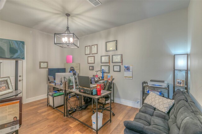 Building Photo - 15006 La Strada Dr