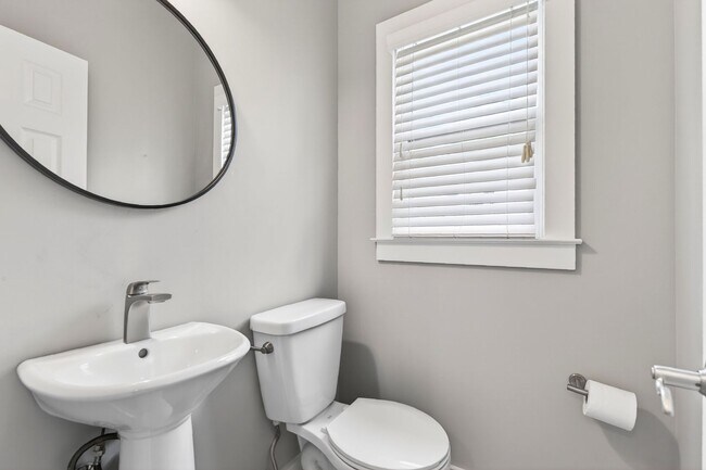 Building Photo - Decatur's Hidden Gem: Renovated 3BR Retreat with Expansive Backyard, Fruit Trees & Unbeatable Loc...