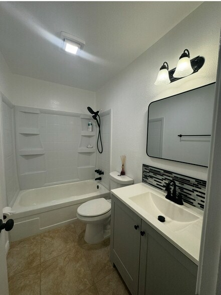 Primary Photo - 1322 E Bulldog Ln