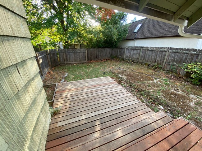 Building Photo - 1647 Villard St