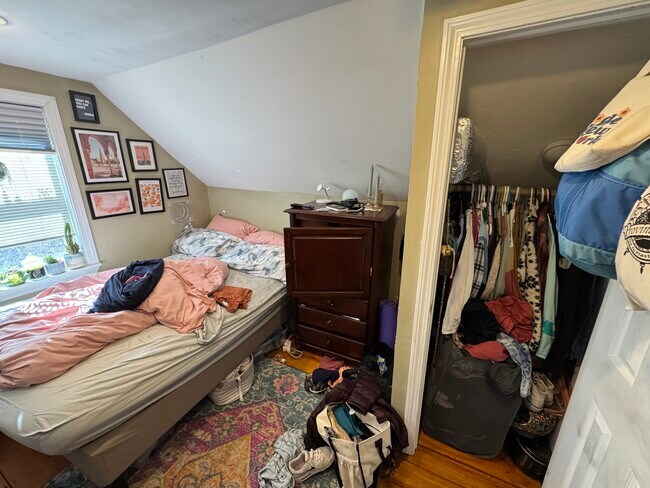 Building Photo - 735 Somerville Ave