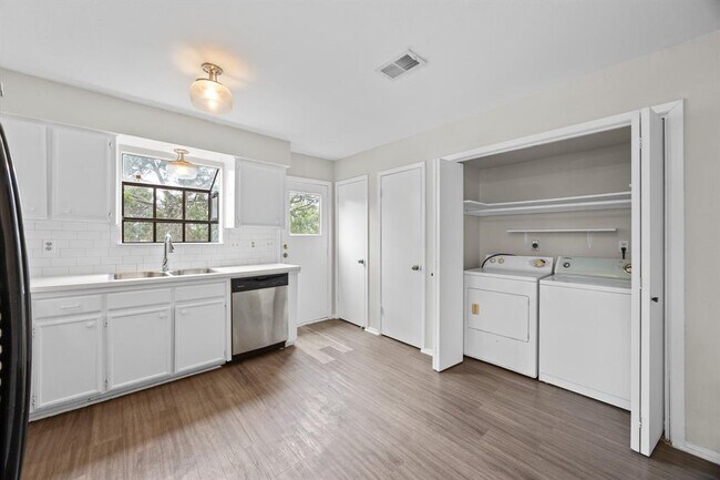 Building Photo - 6904 Rifle Bend