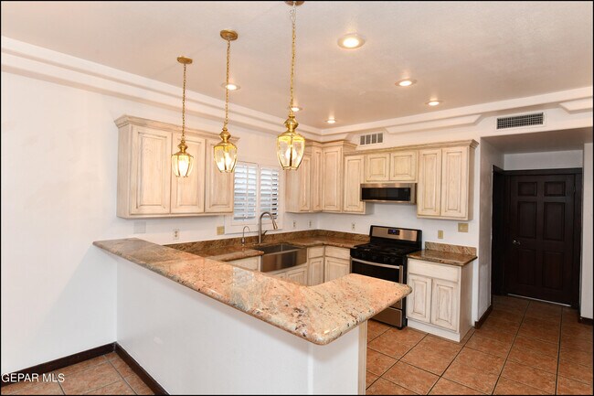 Building Photo - 7318 Corona Del Sol Dr