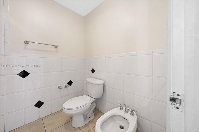Building Photo - 1054 SW 124th Ct