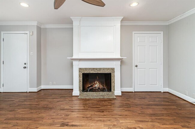 Building Photo - 5222 Fleetwood Oaks Ave