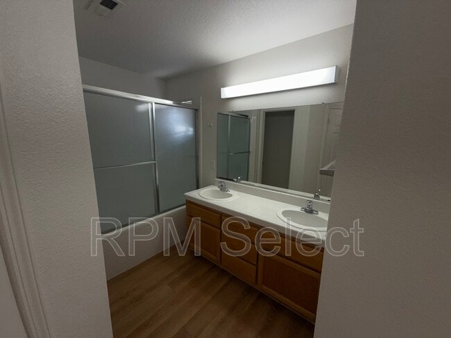 Building Photo - 1255 Farragut Cir