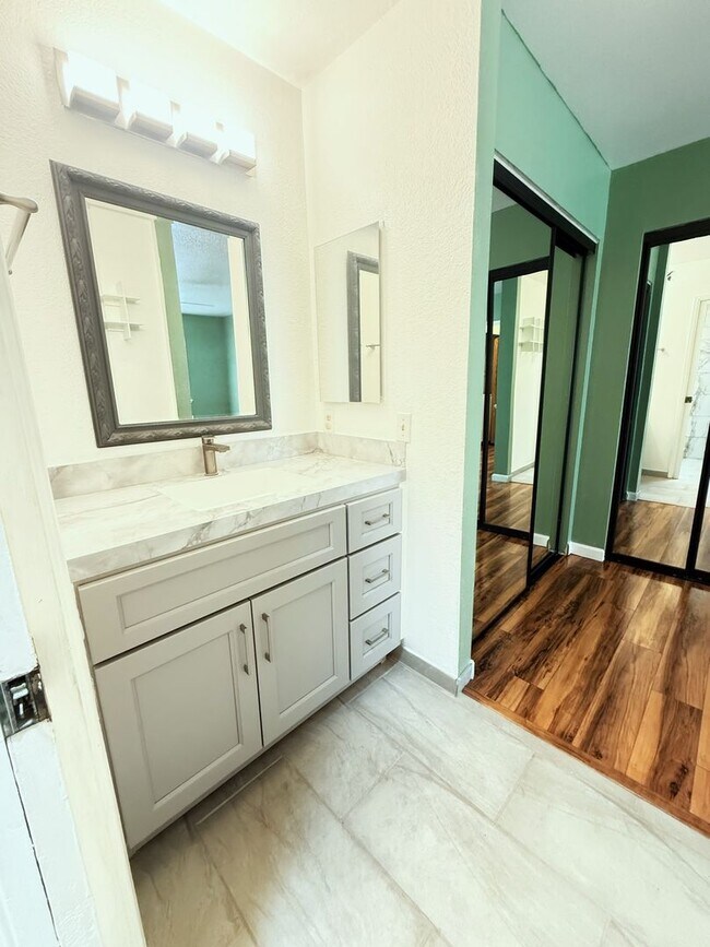 Building Photo - 208 Grovewood Loop N