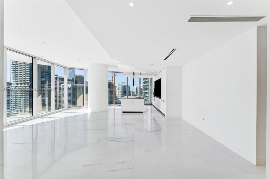 Building Photo - 300 Biscayne Boulevard Way