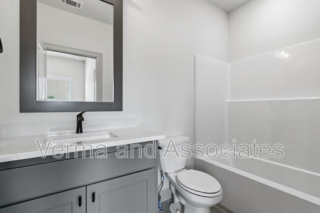 Building Photo - 1041 Whistler St