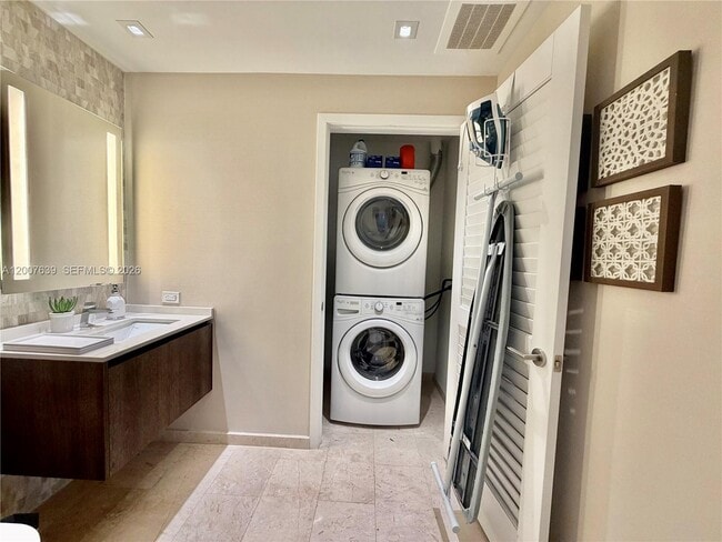 Building Photo - 88 SW 7th St