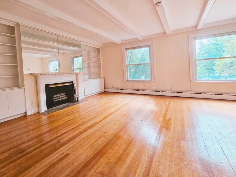 Building Photo - 1712 Beacon St