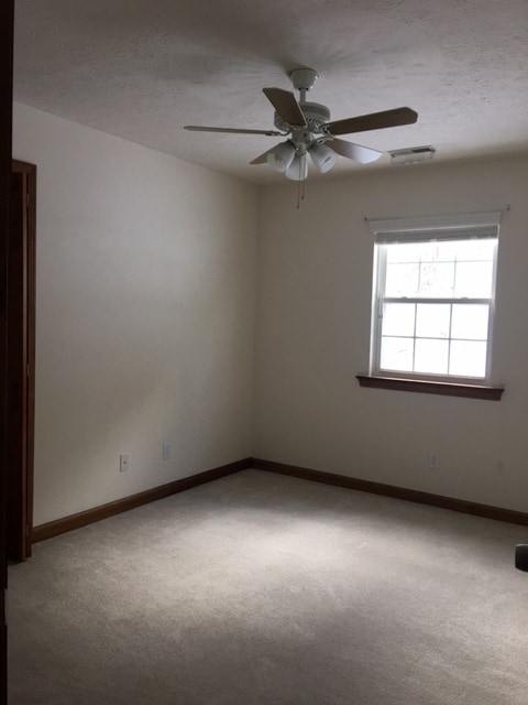 Building Photo - Four Bedroom Two and half bath brick home in Teays Valley