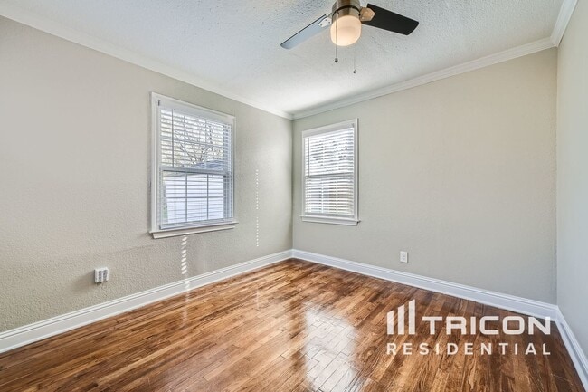 Building Photo - 3920 Calmont Ave