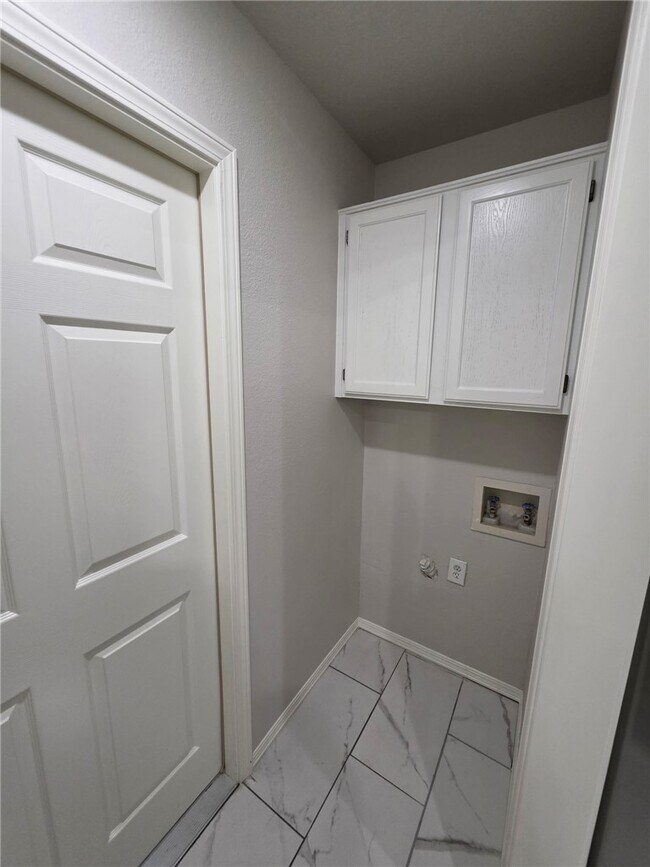 Building Photo - 809 Kinkade Pl