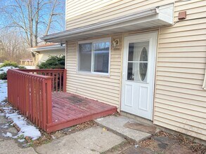 Building Photo - 2 Bedroom Townhome