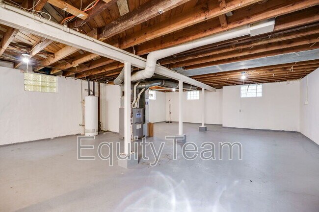 Building Photo - 6949 Marbev Dr