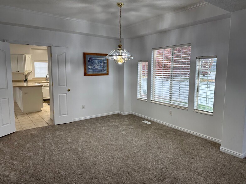 Building Photo - 2824 W Ivory Way