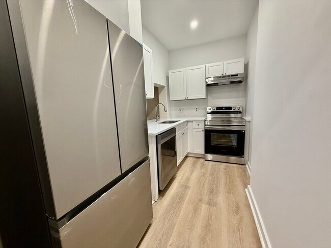 Building Photo - 452 Clementine Park