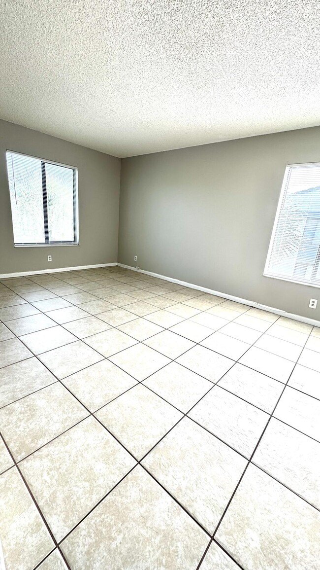 Building Photo - 1007 Green Pine Blvd